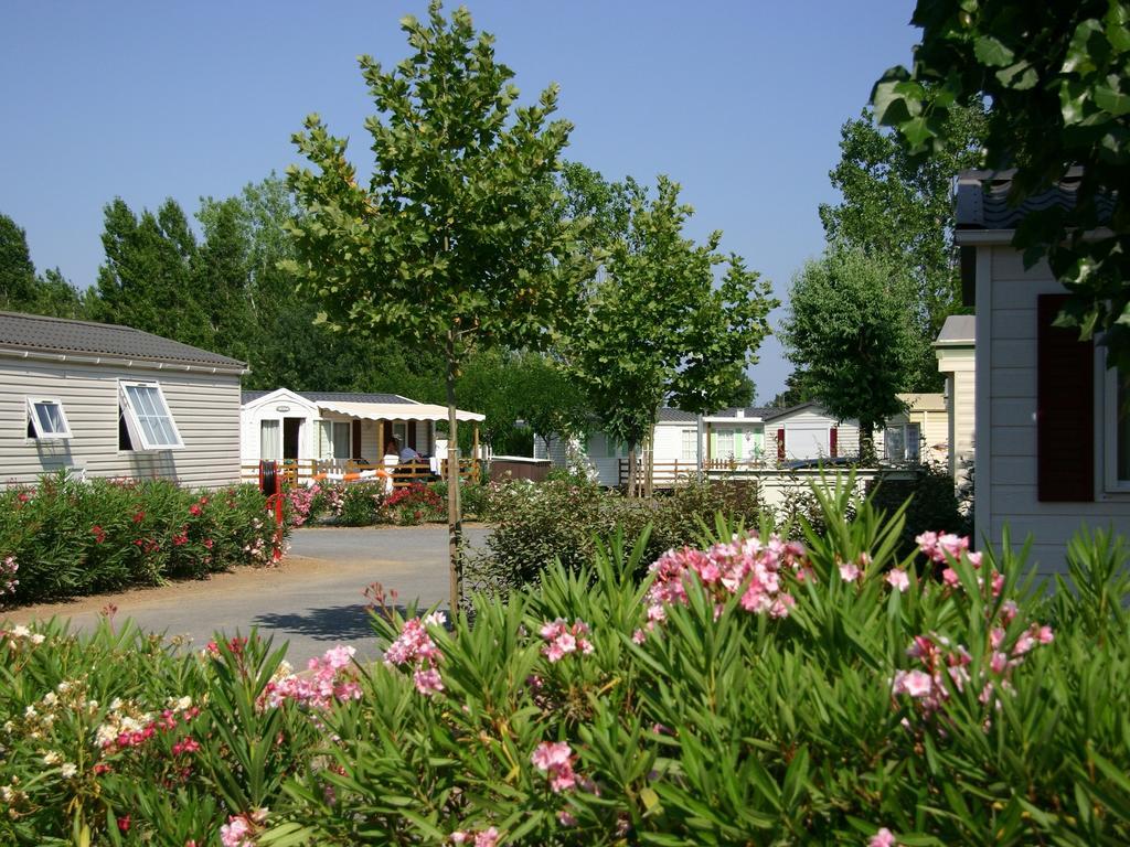 Camping Officiel Siblu La Carabasse 维亚斯 外观 照片